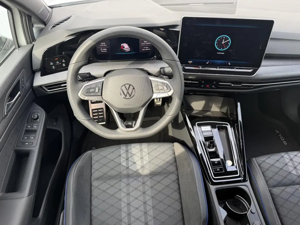 Volkswagen Golf Variant R-Line People 7DSG mHEV 1,5eTSI / 110kW