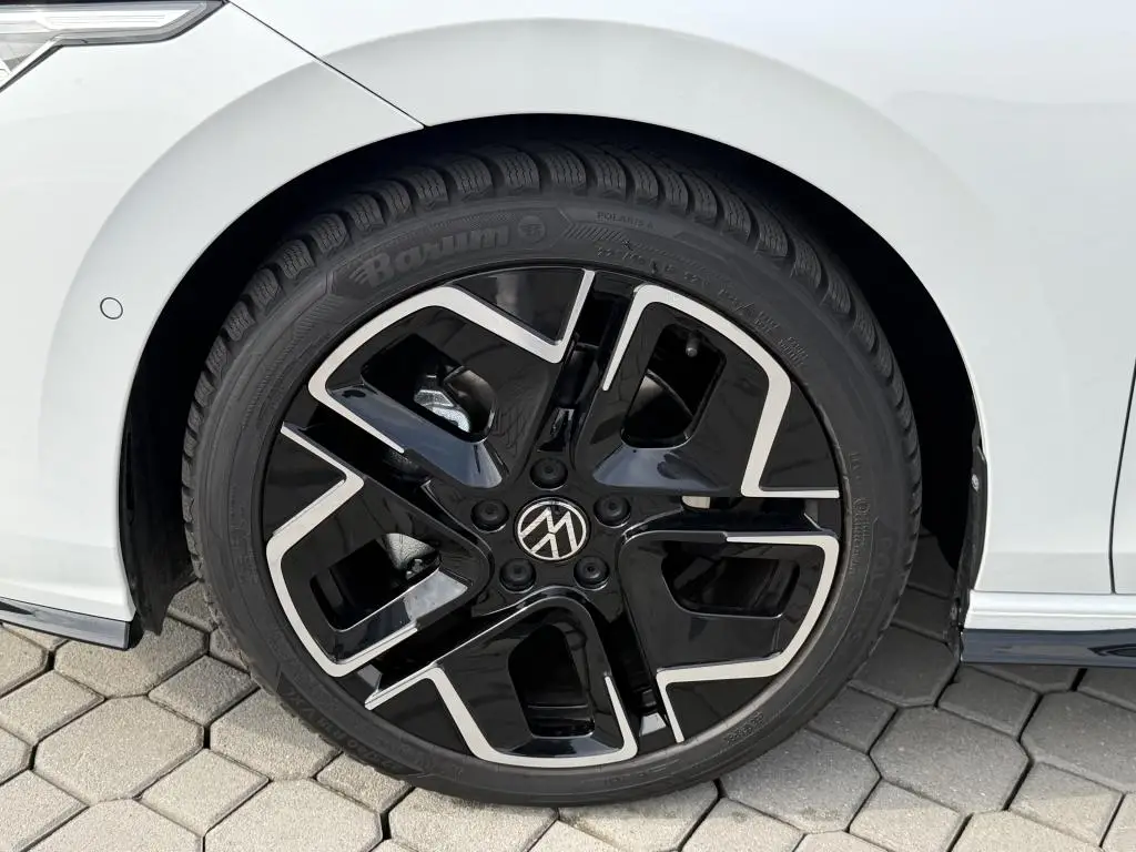 Volkswagen Golf Variant R-Line People 7DSG mHEV 1,5eTSI / 110kW