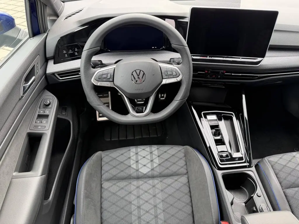 Volkswagen Golf Variant R-Line People 7DSG mHEV 1,5eTSI / 110kW