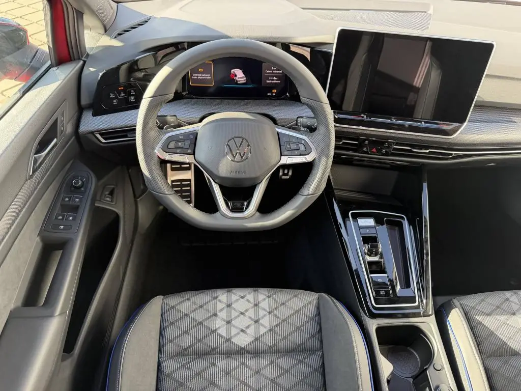 Volkswagen Golf Variant R-Line People 7DSG mHEV 1,5eTSI / 110kW