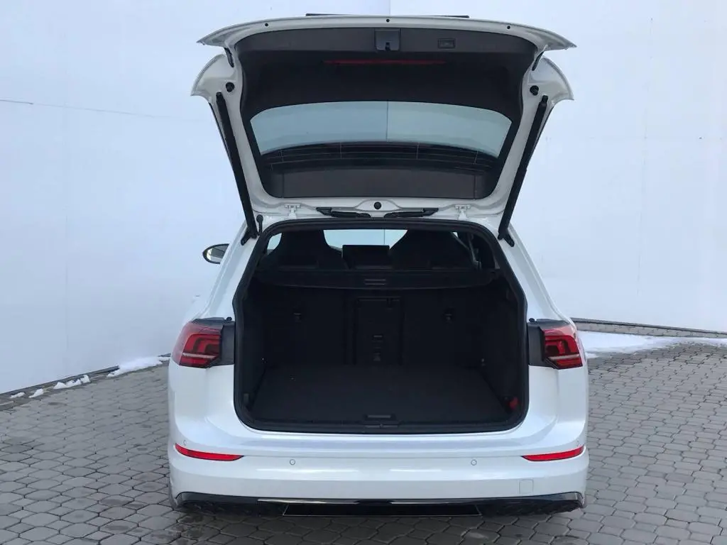 Volkswagen Golf Variant R-Line People 7DSG mHEV 1,5eTSI / 110kW