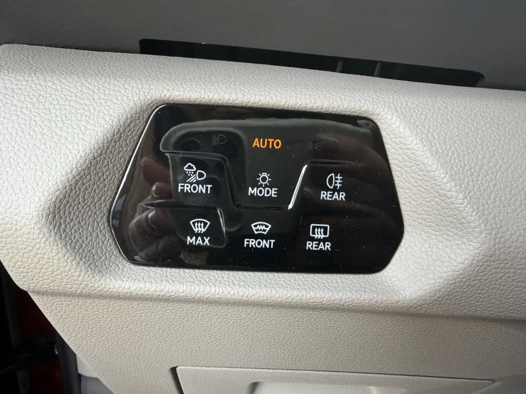 Volkswagen Multivan Long Life 7DSG 2,0TSI / 150kW