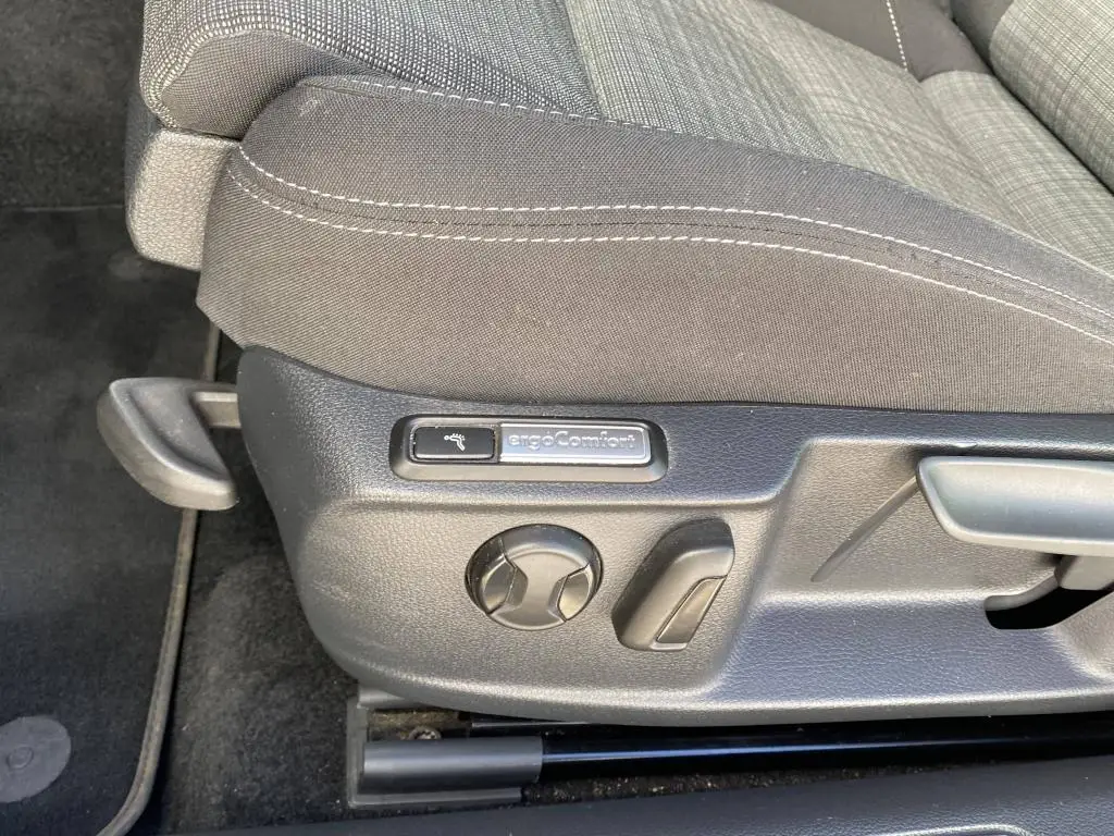 Volkswagen Passat Business 1,5TSI  / 110kW