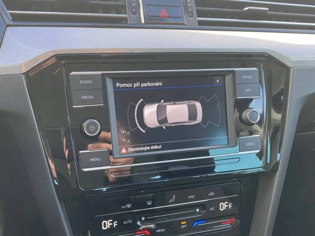 Volkswagen Passat Business 1,5TSI  / 110kW