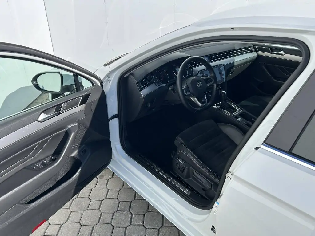 Volkswagen Passat Elegance 7DSG 2,0TSI / 140kW