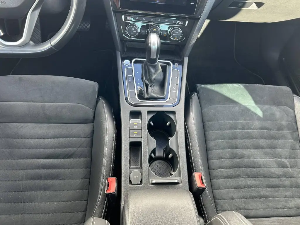 Volkswagen Passat Elegance 7DSG 2,0TSI / 140kW