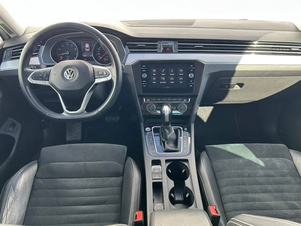 Volkswagen Passat Elegance 7DSG 2,0TSI / 140kW