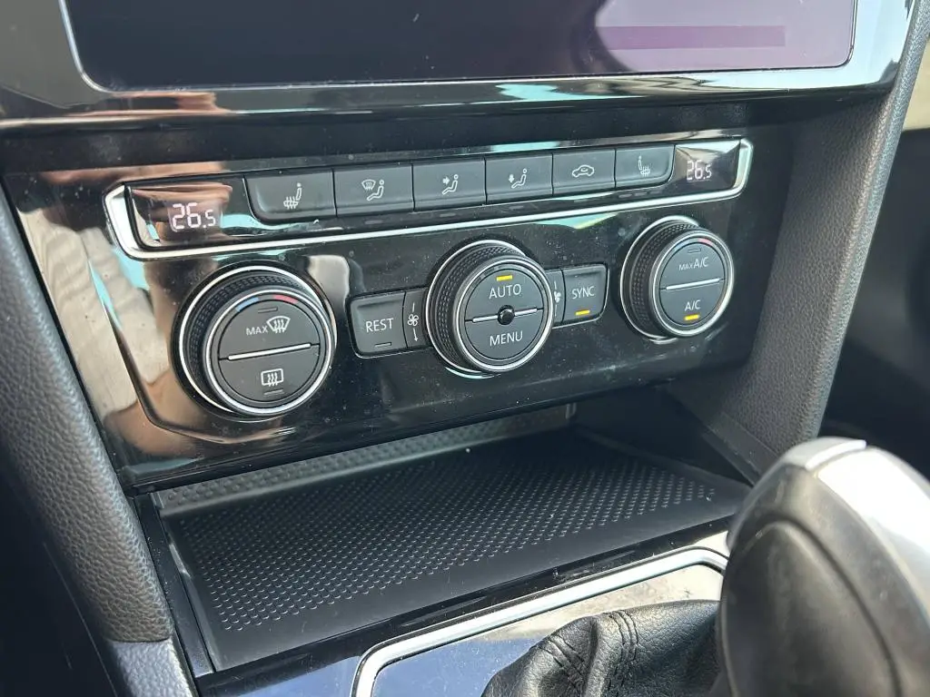 Volkswagen Passat Elegance 7DSG 2,0TSI / 140kW