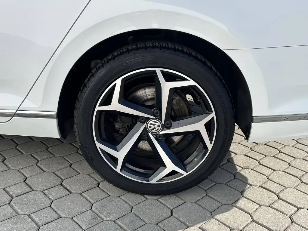 Volkswagen Passat Elegance 7DSG 2,0TSI / 140kW