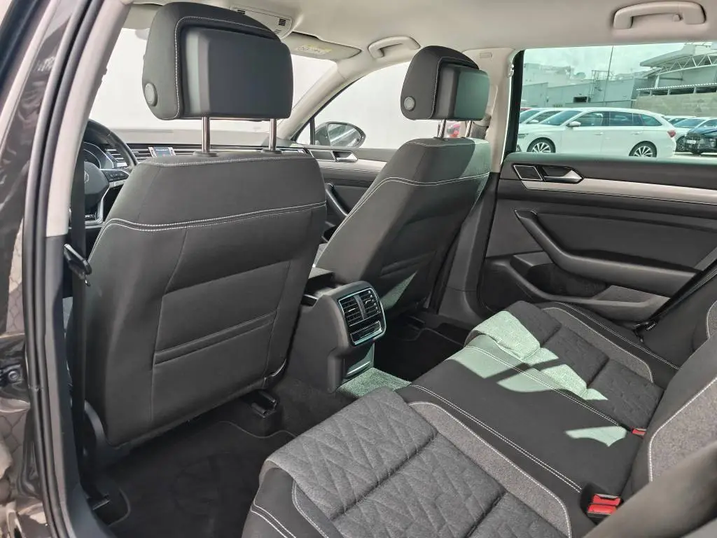 Volkswagen Passat Variant Business  2,0TDi / 110kW