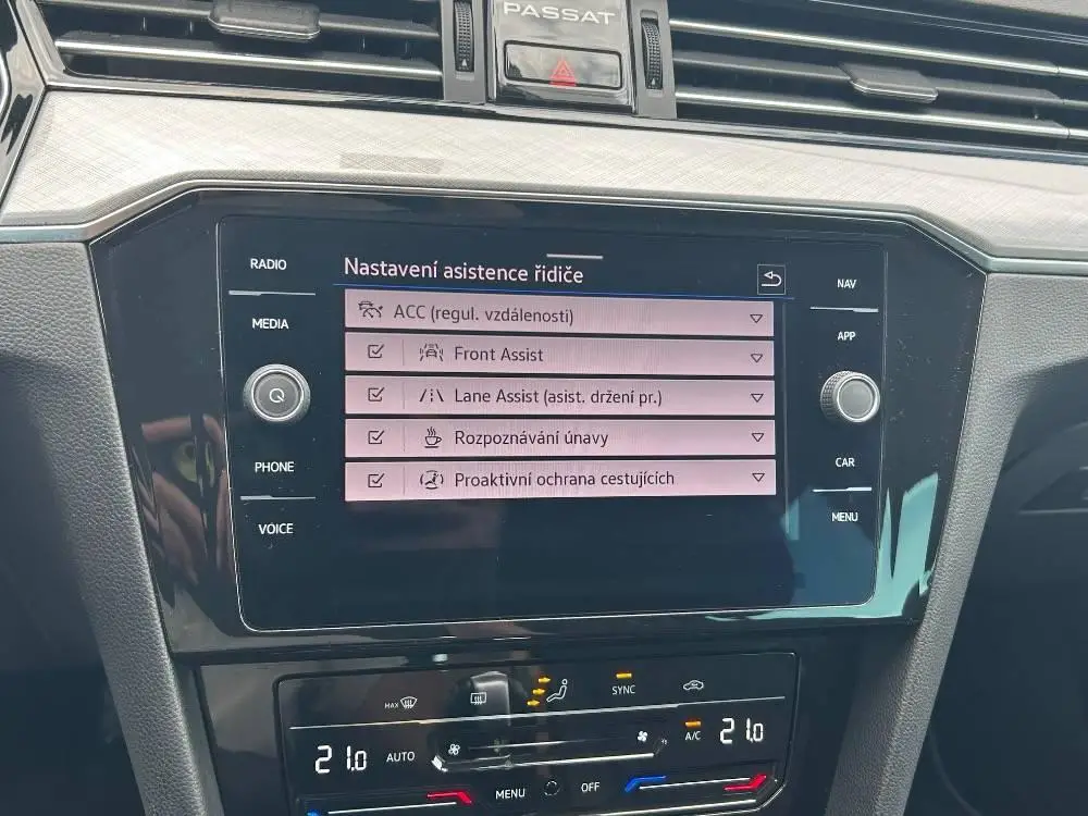Volkswagen Passat Variant Business  2,0TDi / 110kW