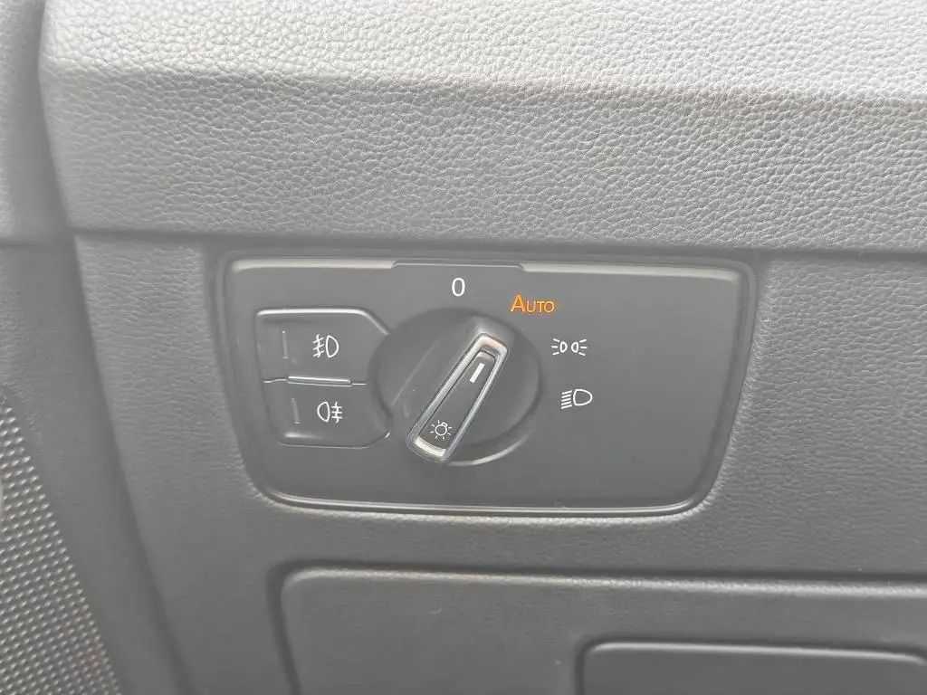 Volkswagen Passat Variant Business  2,0TDi / 110kW