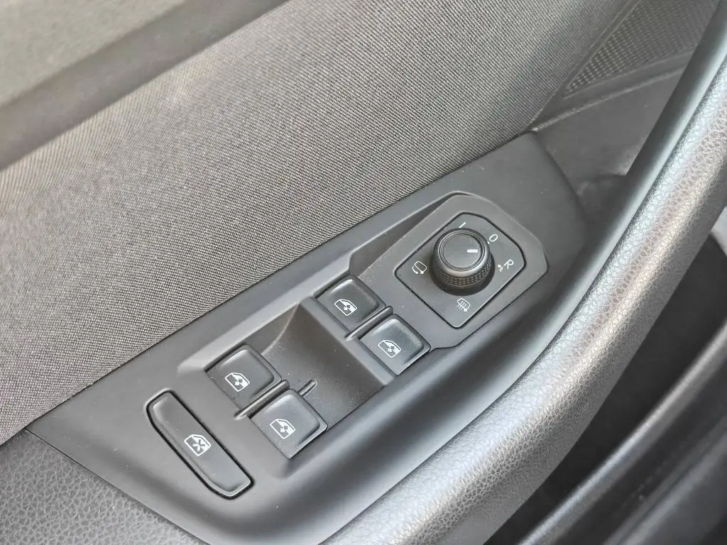 Volkswagen Passat Variant Business  2,0TDi / 110kW