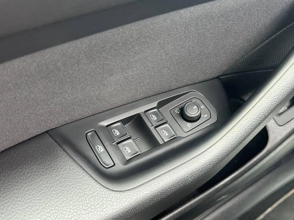Volkswagen Passat Variant Business  2,0TDi / 110kW