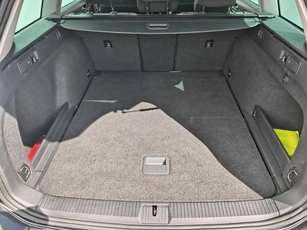Volkswagen Passat Variant Business  2,0TDi / 110kW