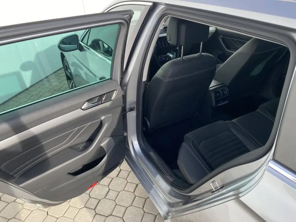 Volkswagen Passat Variant Elegance 7DSG 1,5TSi / 110kW