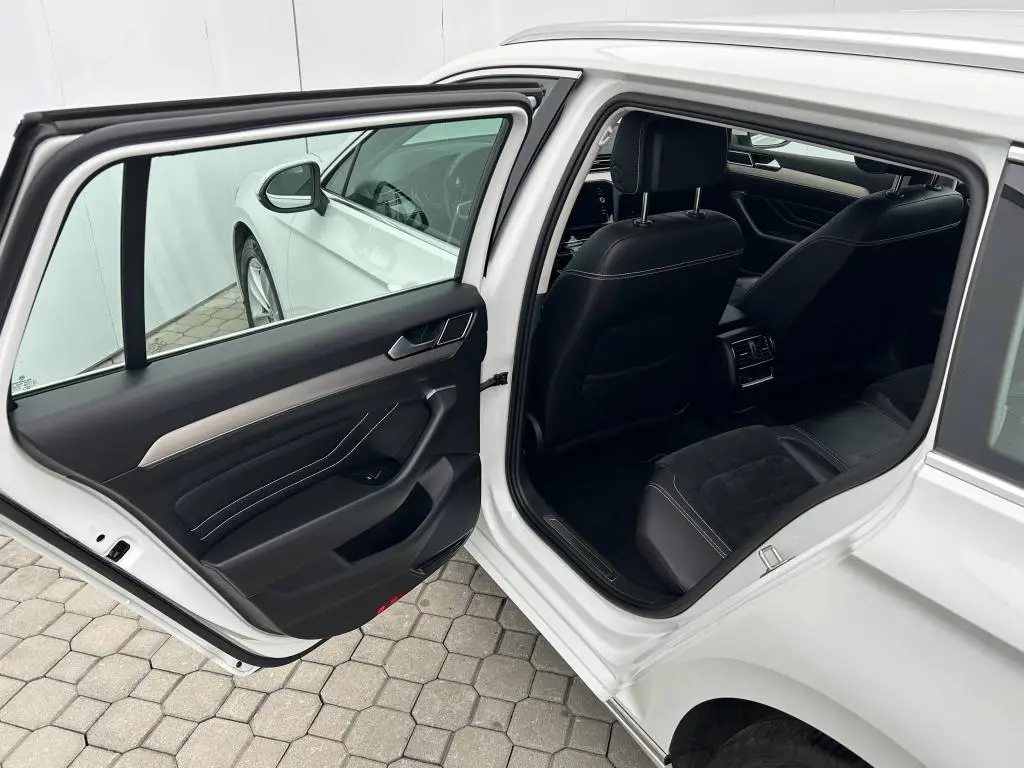 Volkswagen Passat Variant Elegance 7DSG 1,5TSi / 110kW