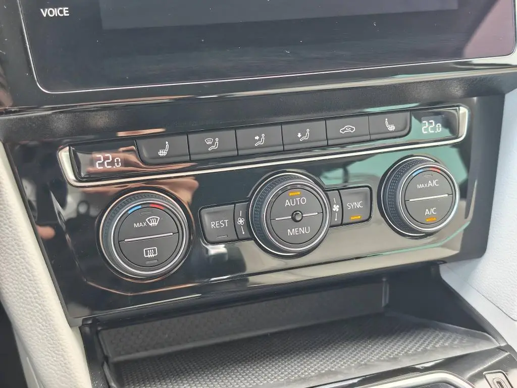 Volkswagen Passat Variant Elegance 7DSG 1,5TSi / 110kW