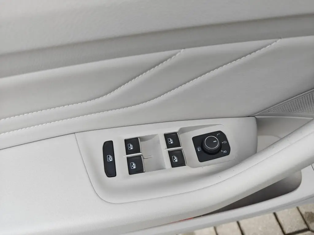 Volkswagen Passat Variant Elegance 7DSG 1,5TSi / 110kW