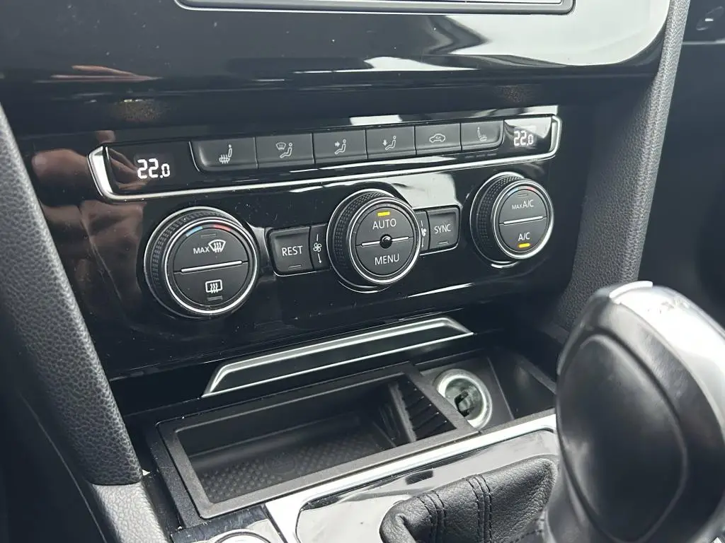 Volkswagen Passat Variant Highline DSG 2,0TDi / 110kW