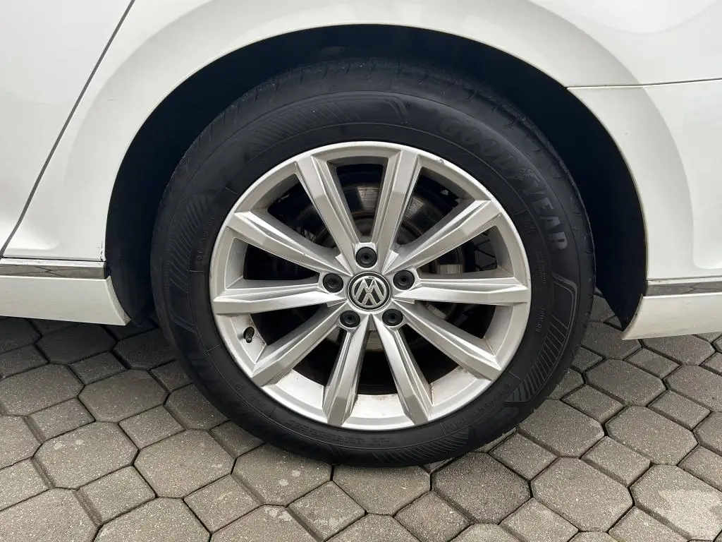 Volkswagen Passat Variant Highline DSG 2,0TDi / 110kW