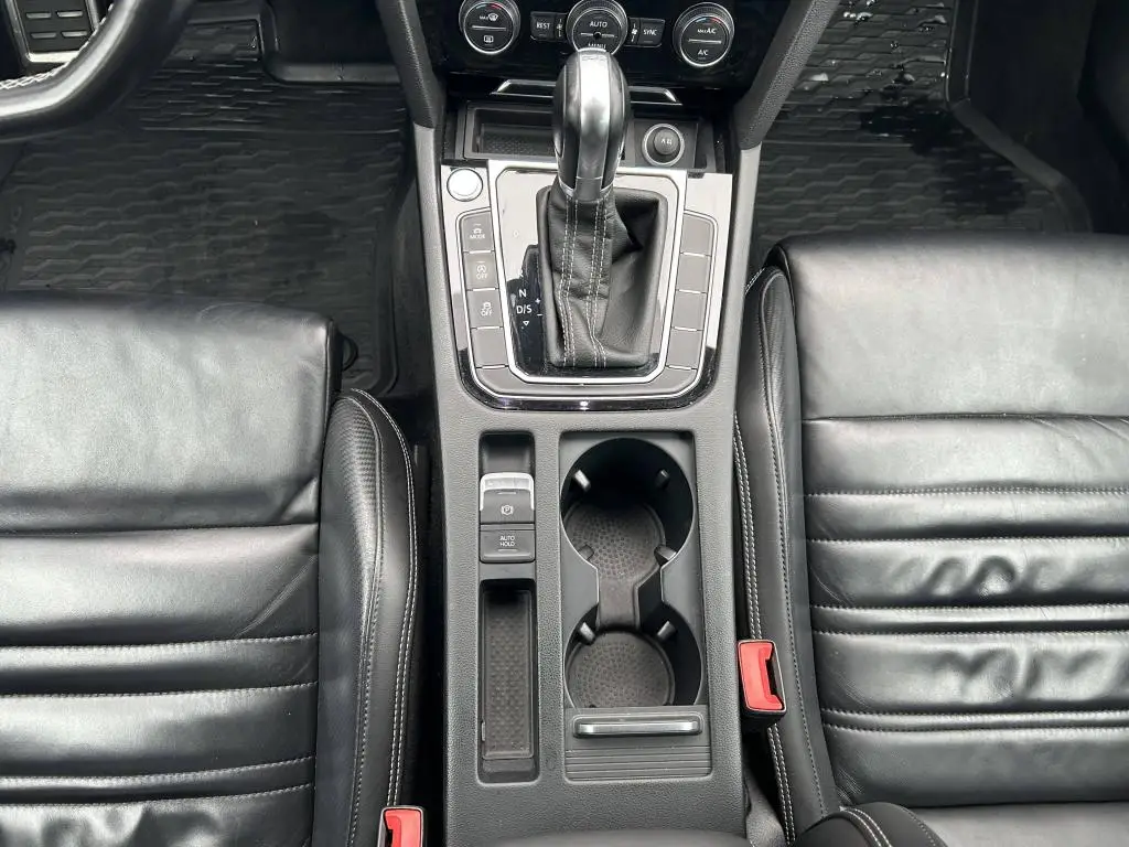 Volkswagen Passat Variant Highline R-line DSG 4MOTION 2,0TDI / 176kW