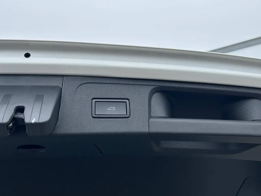 Volkswagen Passat Variant Highline R-line DSG 4MOTION 2,0TDI / 176kW