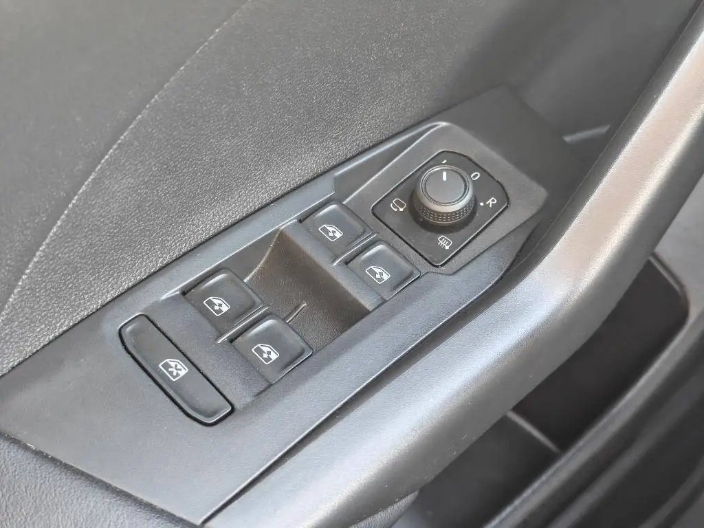 Volkswagen T-Cross Life 5G 1,0TSi / 70kW