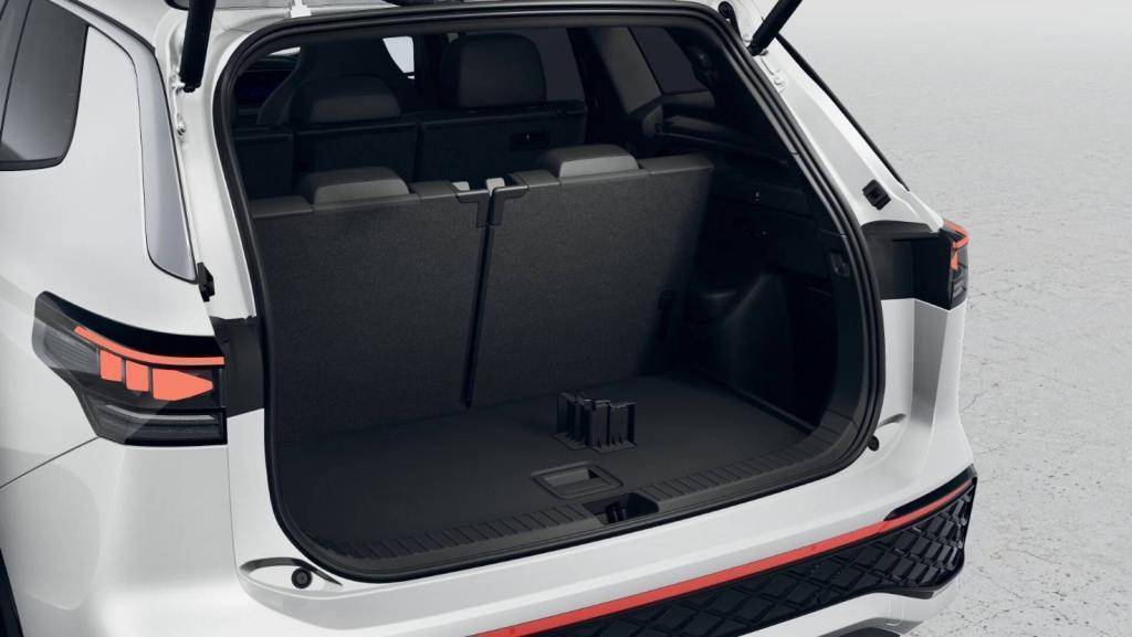 Volkswagen Tayron R-Line People 7DSG 4 2,0TSi / 150kW