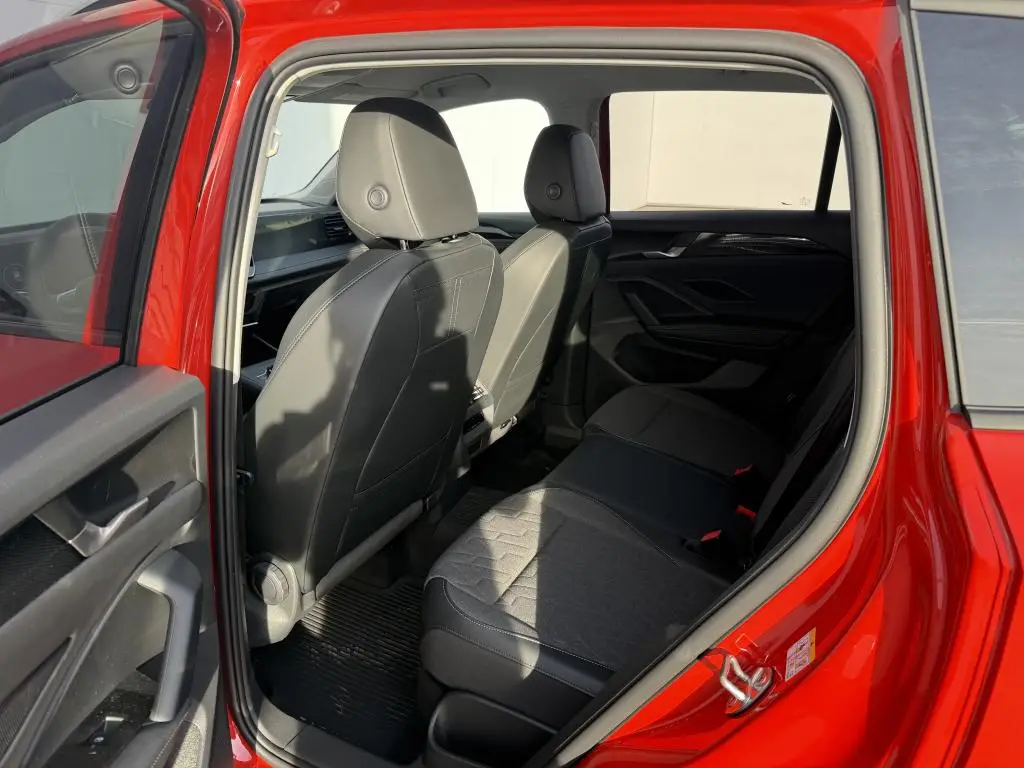 Volkswagen Tiguan People 7DSG mHEV 1,5eTSI / 96kW