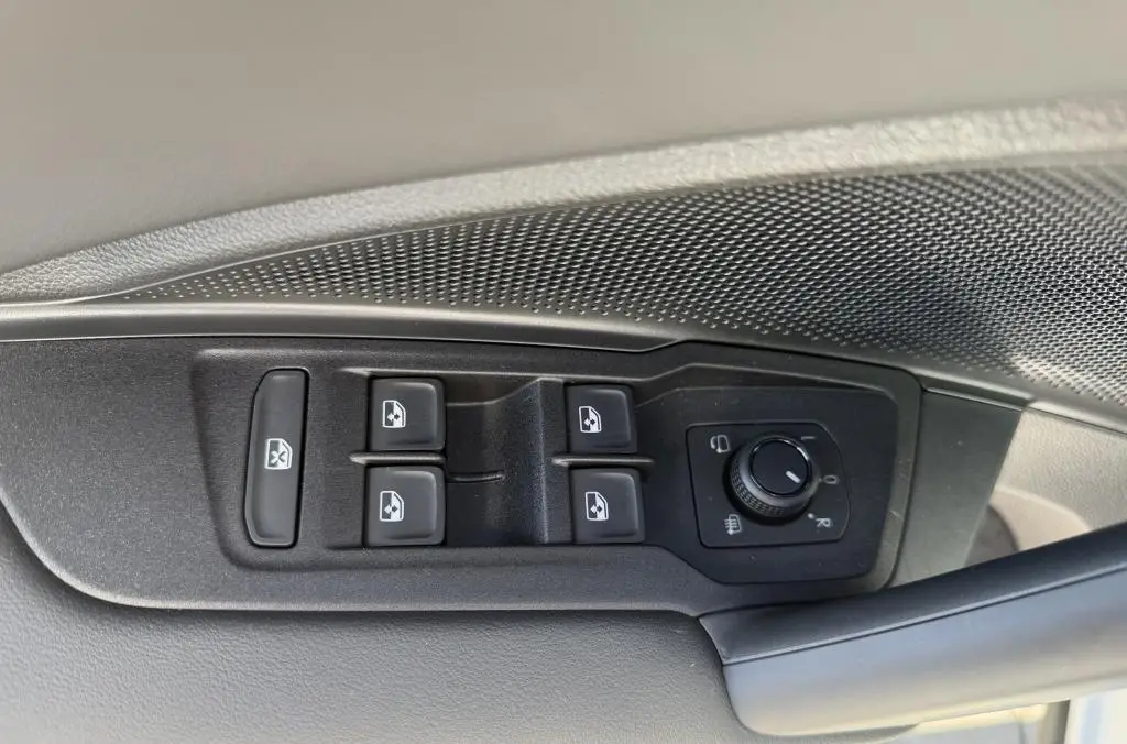 Volkswagen Tiguan People PHEV 19,7kWh  1,5TSi / 110kW