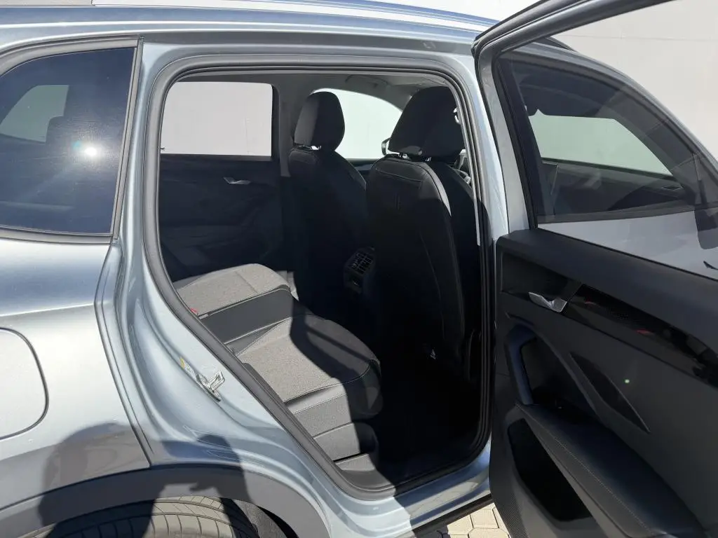Volkswagen Tiguan People PHEV 19,7kWh  1,5TSi / 110kW