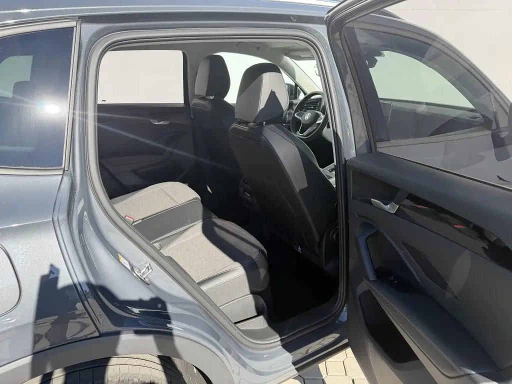 Volkswagen Tiguan People PHEV 19,7kWh  1,5TSi / 110kW
