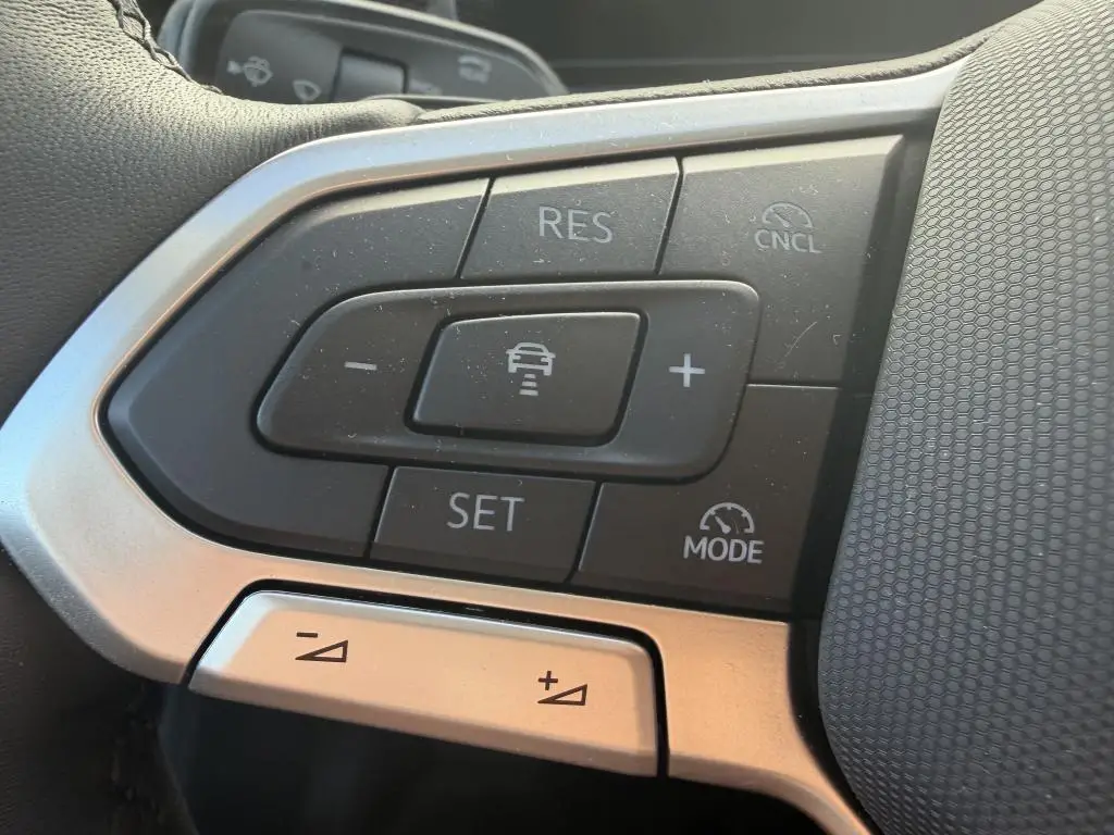Volkswagen Tiguan People PHEV 19,7kWh  1,5TSi / 110kW