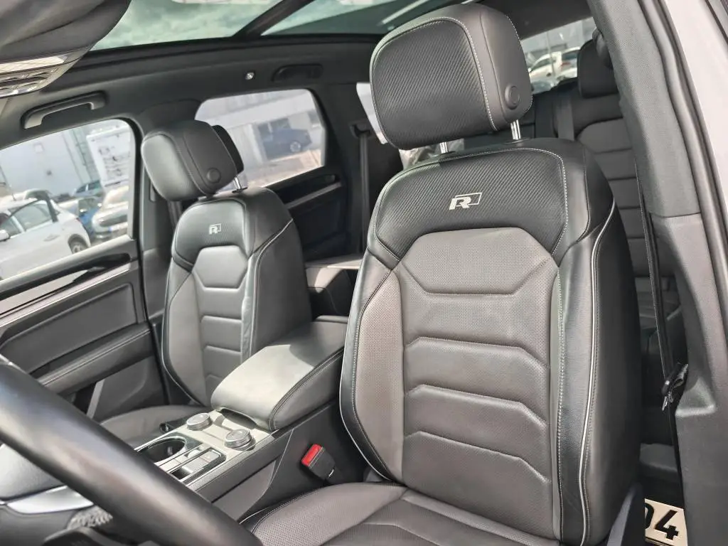 Volkswagen Touareg R-Line 8TT 4Motion 3,0TDI V6 / 210kW