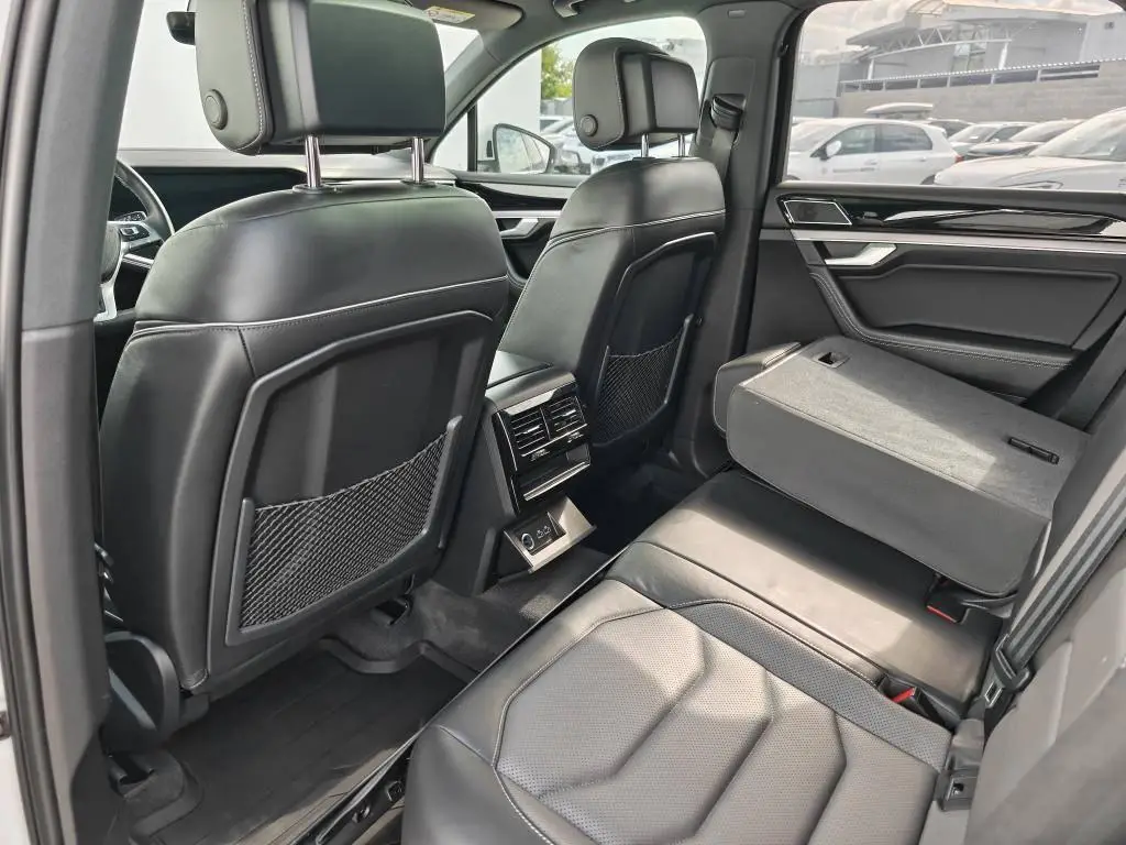 Volkswagen Touareg R-Line 8TT 4Motion 3,0TDI V6 / 210kW
