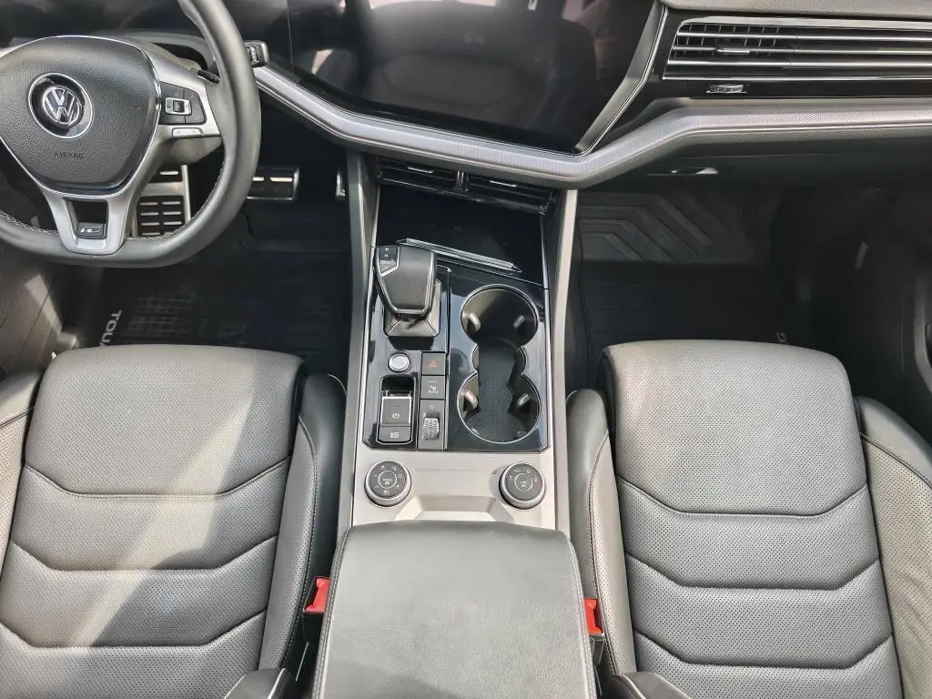 Volkswagen Touareg R-Line 8TT 4Motion 3,0TDI V6 / 210kW