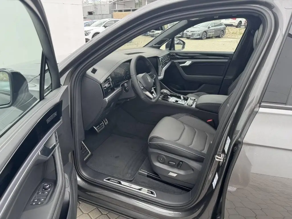 Volkswagen Touareg R-Line 8TT 4Motion 3,0TDI V6 / 210kW