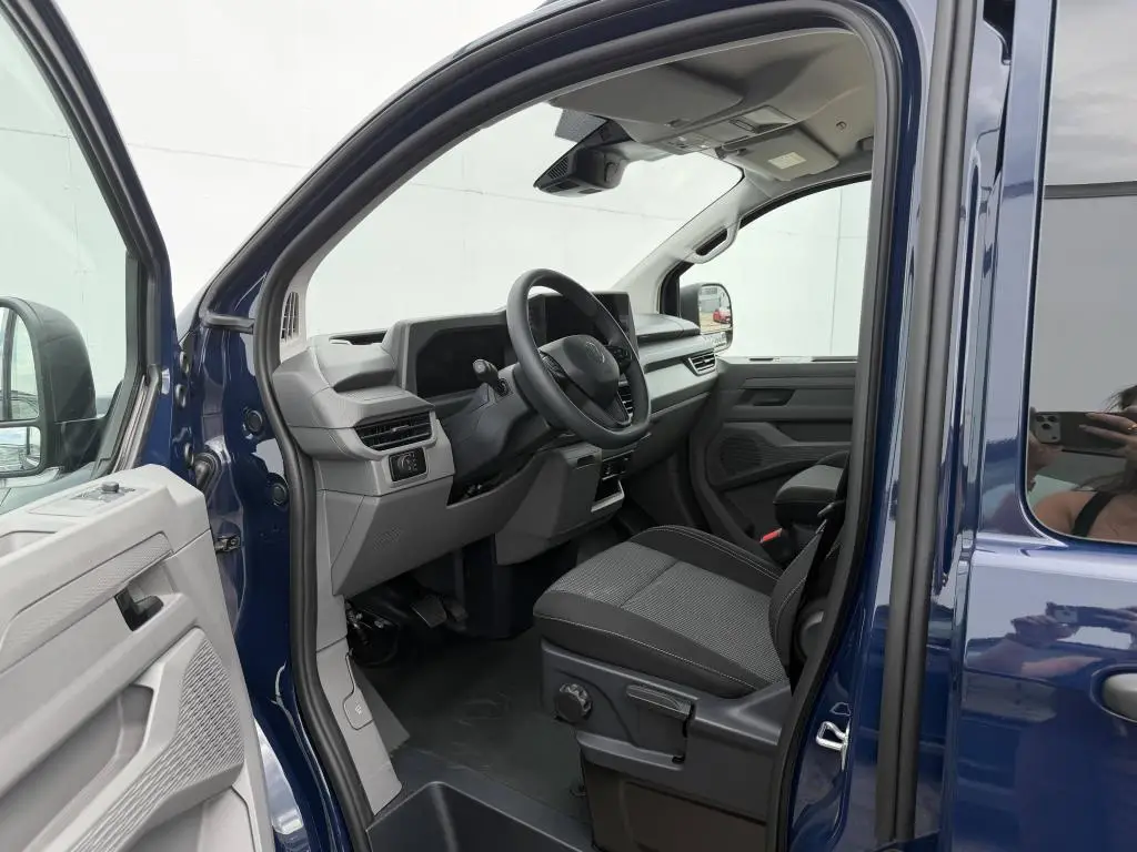 Volkswagen Transporter skříň PLUS DR 4M 8AUT 2,0TDI / 110kW