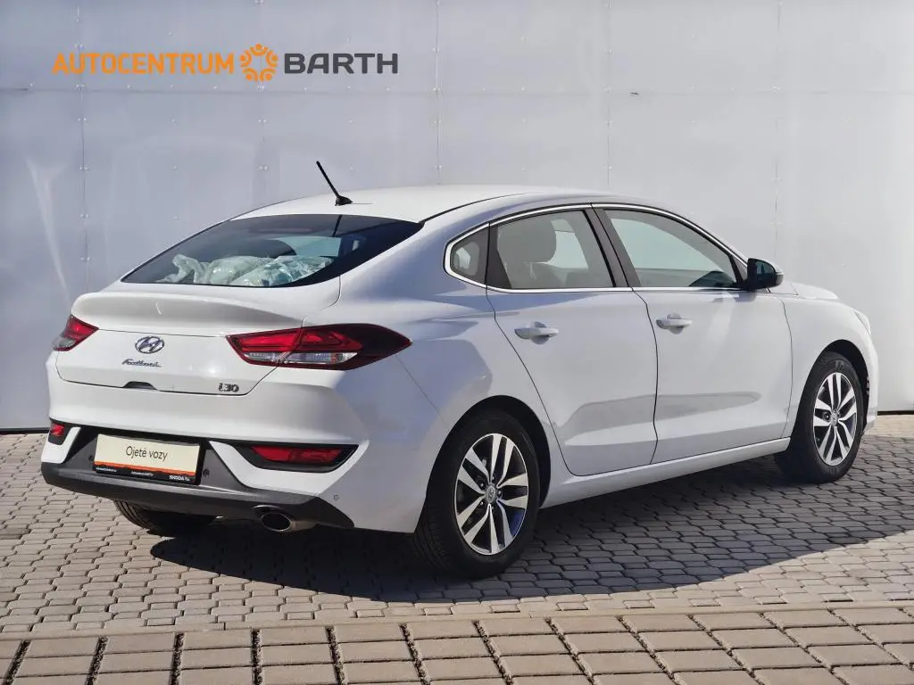 Hyundai i30 Fastback  1,6 CRDI / 100kW