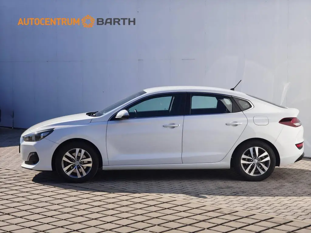 Hyundai i30 Fastback  1,6 CRDI / 100kW