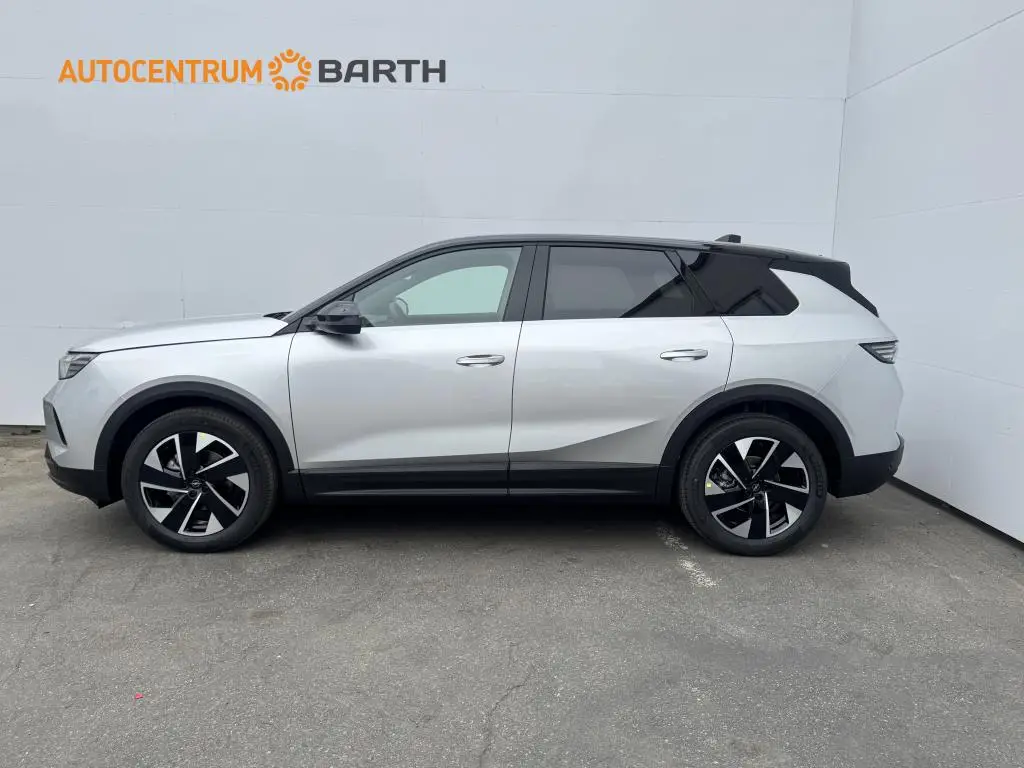 Opel Grandland GS Hybrid TURBO eDCT6 1.2 TURBO / 107kW