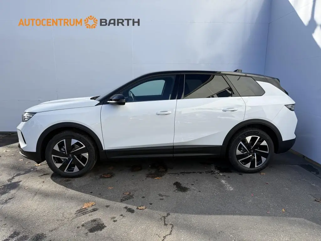 Opel Grandland GS Hybrid TURBO eDCT6 1.2 TURBO / 107kW