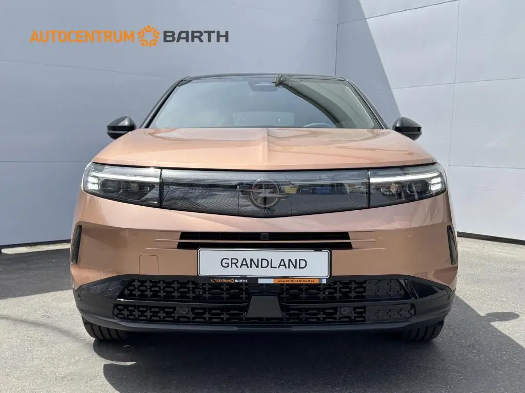 Opel Grandland Ultimate Hybrid TURBO eDCT6 1.2 TURBO / 107kW