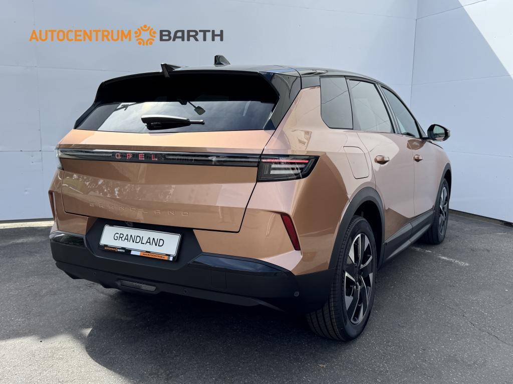 Opel Grandland Ultimate Hybrid TURBO eDCT6 1.2 TURBO / 107kW