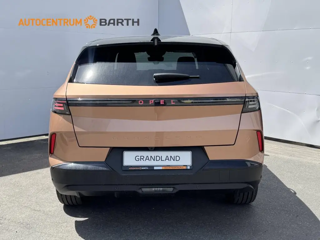 Opel Grandland Ultimate Hybrid TURBO eDCT6 1.2 TURBO / 107kW