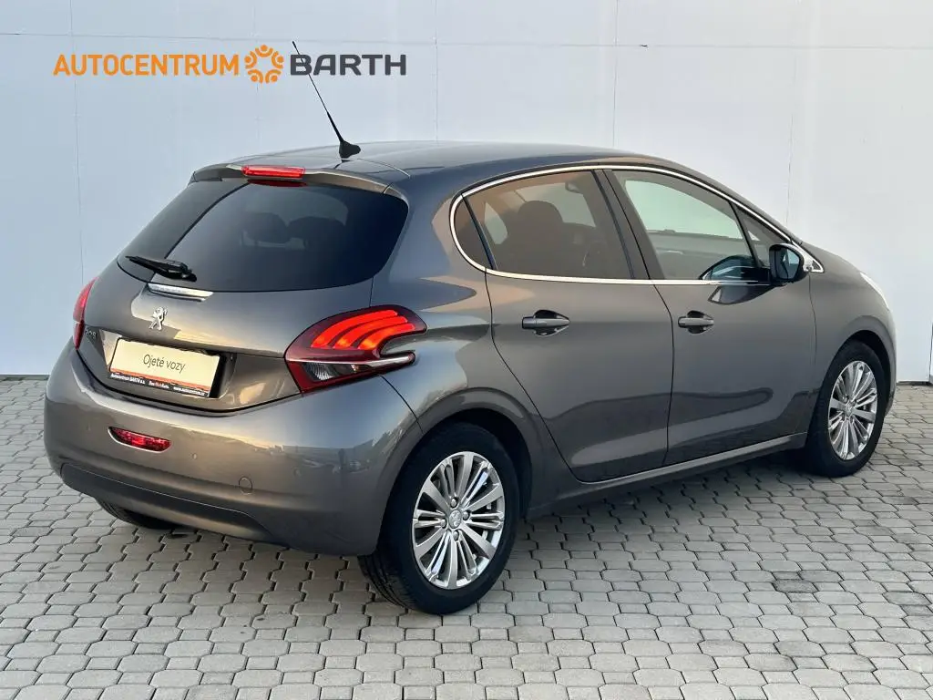 Peugeot 208 ALLURE S&S EAT8 1.2 PureTech / 81kW