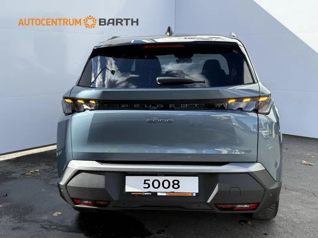 Peugeot 5008 GT e-DCS6 Hybrid / 107kW