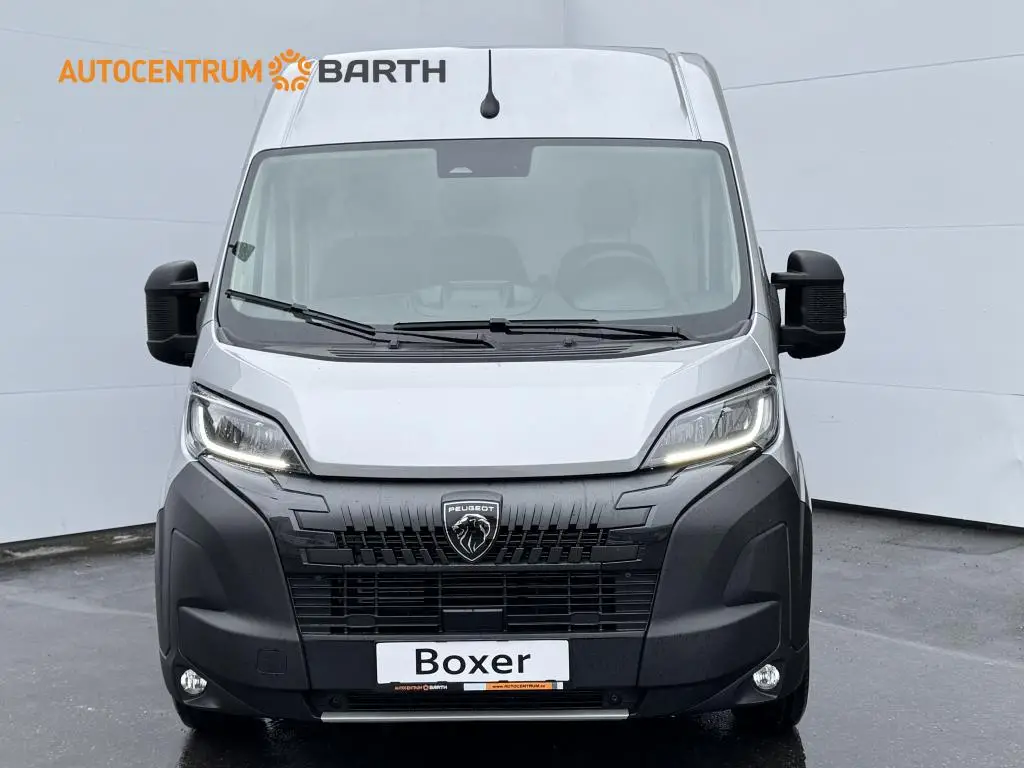 Peugeot Boxer Furgon 3300 L2H2  2,2 BlueHDi MAN6 / 103kW