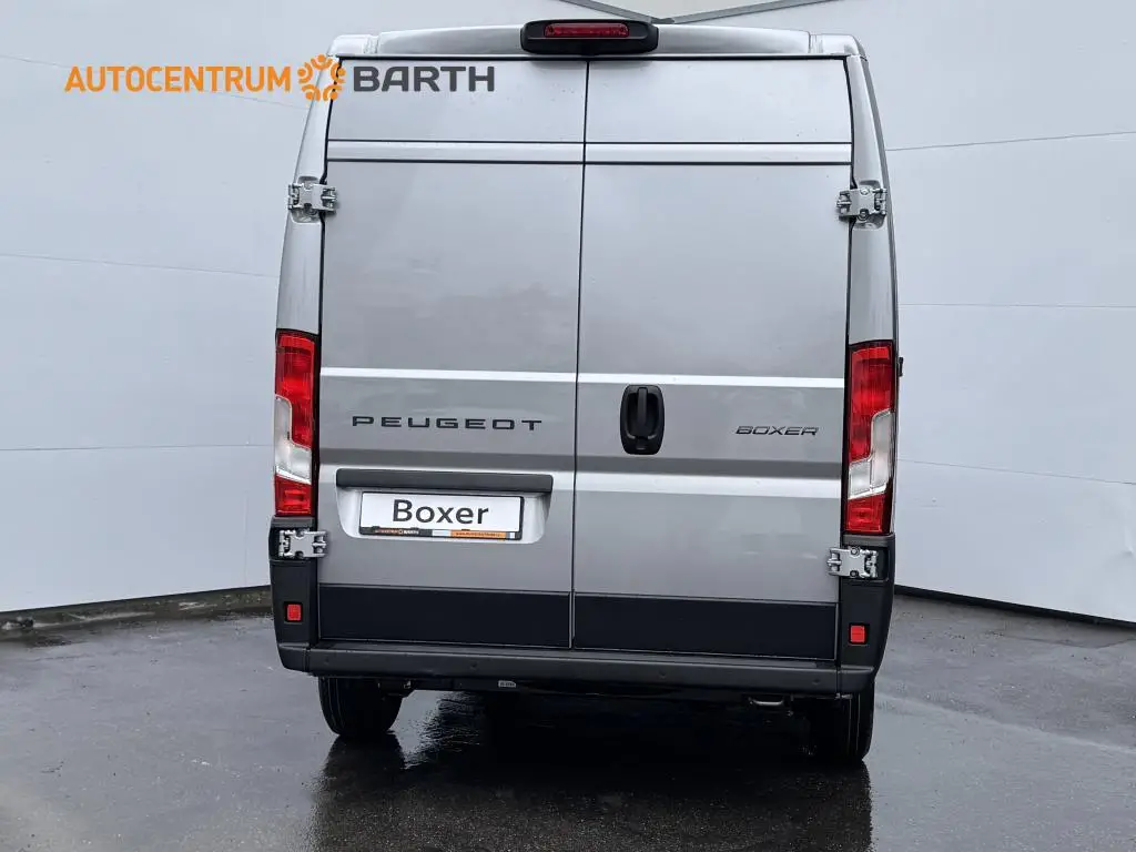 Peugeot Boxer Furgon 3300 L2H2  2,2 BlueHDi MAN6 / 103kW